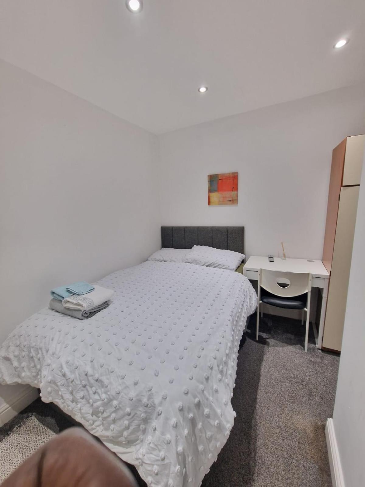 Apartment Lovely Double Bedroom