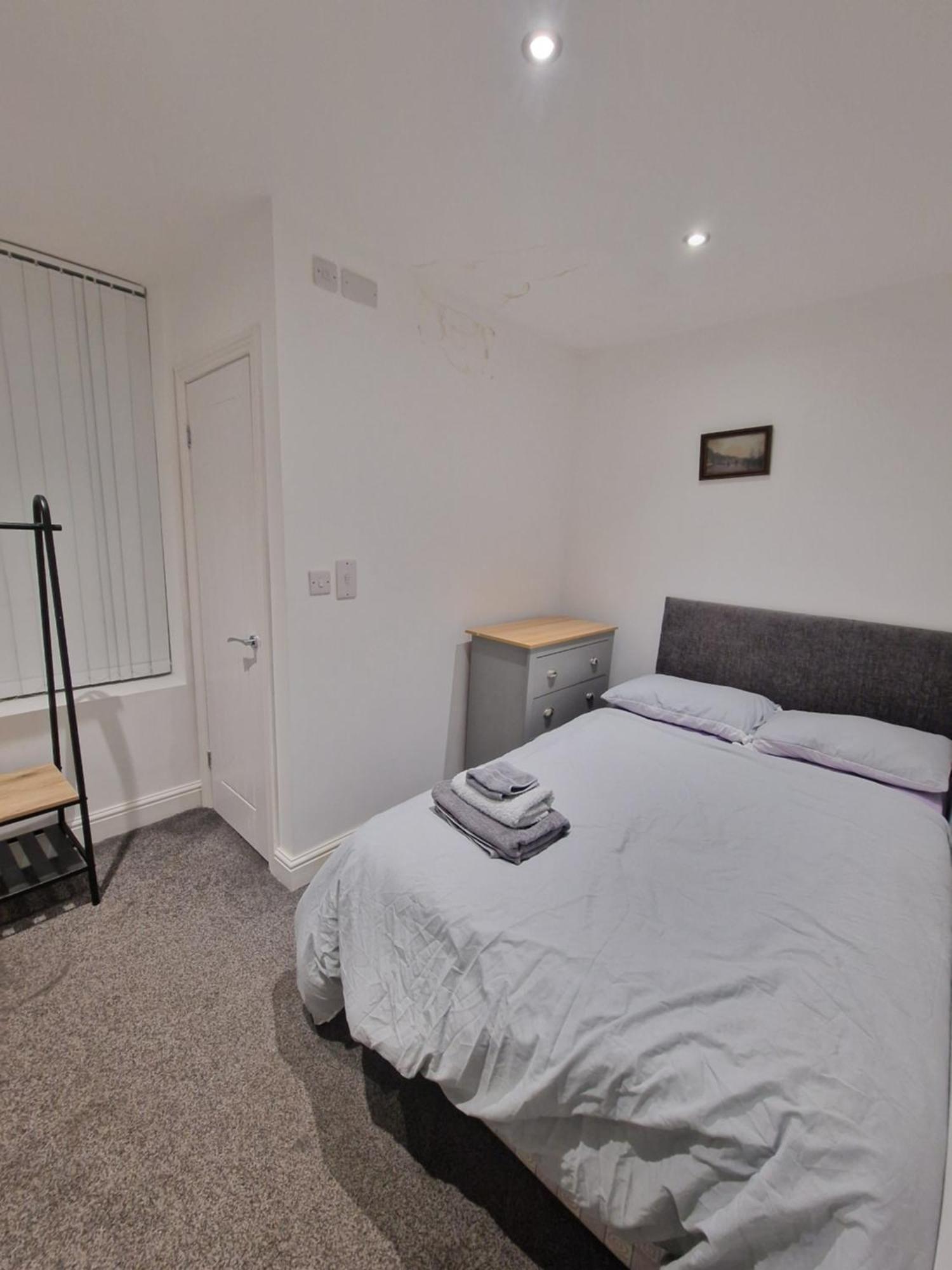 Apartment Lovely Double Bedroom *